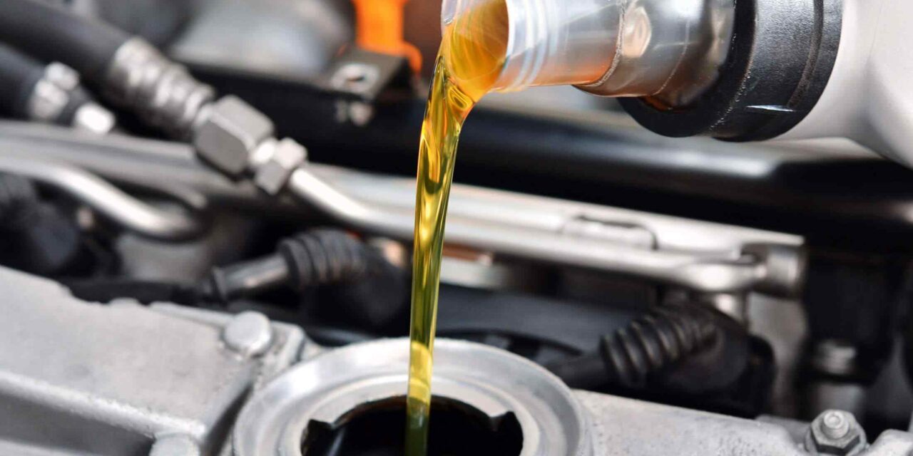 Mytí motoru auta: Kompletní průvodce, jak na to bezpečně a efektivně